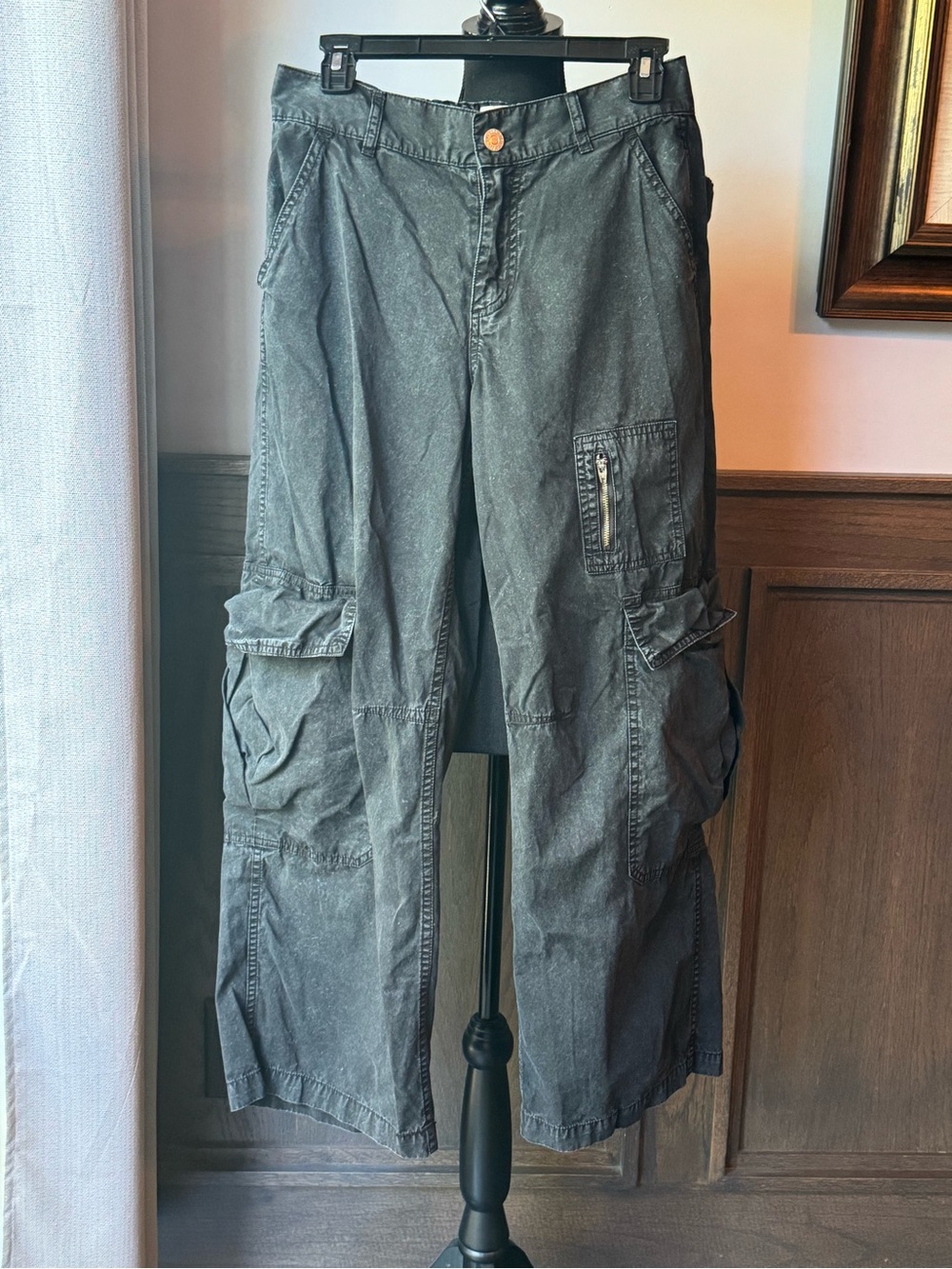 BDG urban outfitters black wide leg cargo jeans sz 6